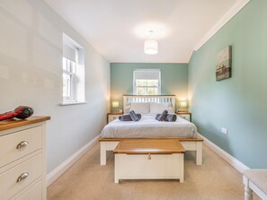 A bedroom with a bed, bedside tables, a bench, a window, and a wall-mounted artwork. - 3 Bed in Christchurch (oc-73946) (Christchurch)