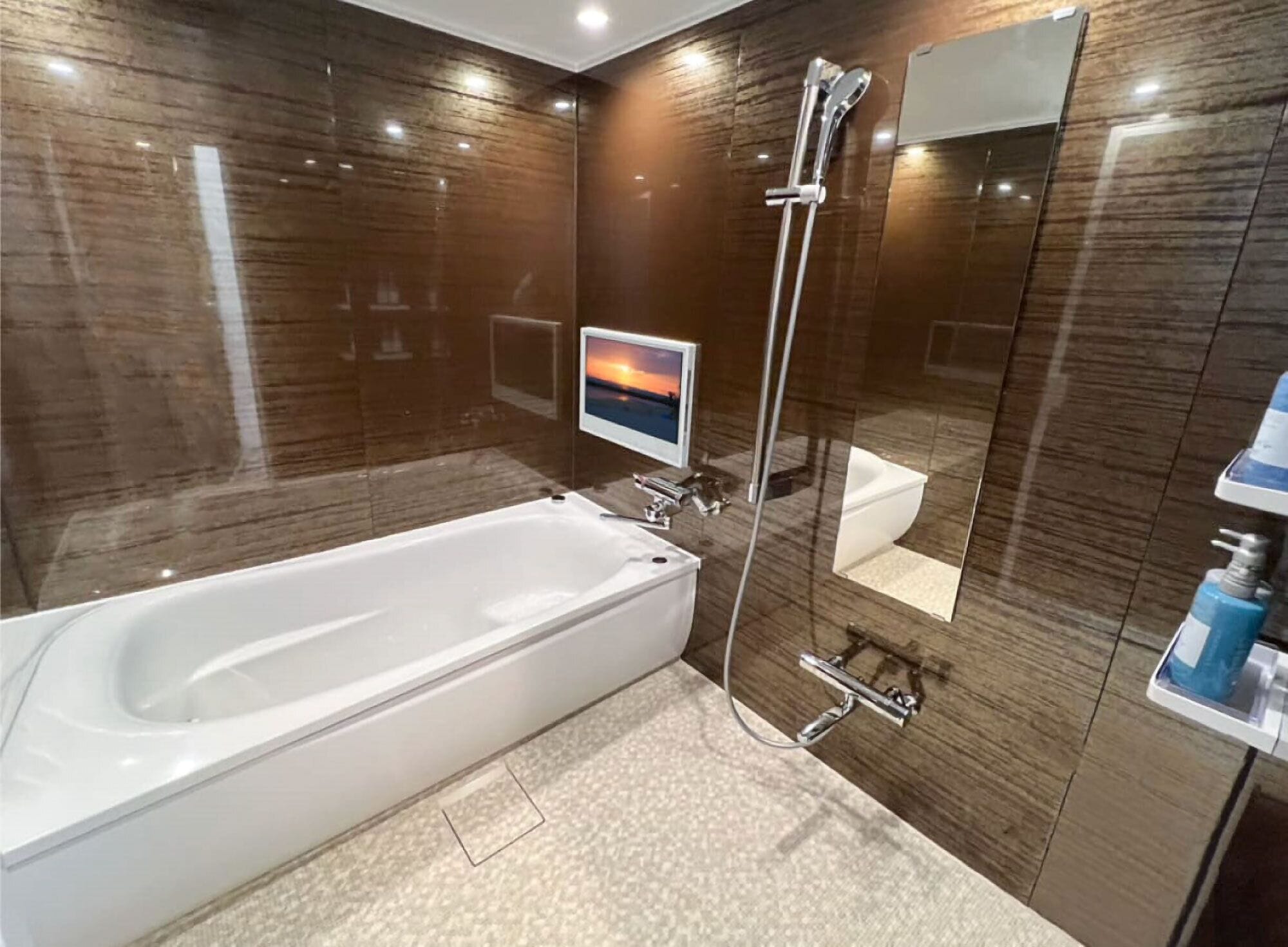 Superior Double Room, Smoking | Bathroom | Separate tub and shower, free toiletries, hair dryer, electronic bidet