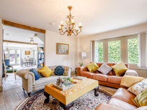 TV, fireplace - 3 Bed in Ilminster (oc-77987) (Lower Chillington)