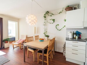 Dining - Seaview apartment in Henningsvær (Vågan)