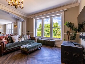 TV, fireplace - 10 Bed in Bideford (oc-78035) (Northam)