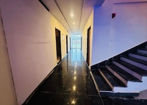 Interior entrance - Madhav Dham Vrindavan (Vrindavan)