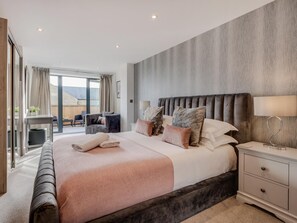 Travel crib, free WiFi, bed sheets - 4 Bed in Richmond (oc-83250) (Richmond)