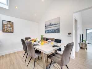 Dining - 4 Bed in Richmond (oc-83250) (Richmond)