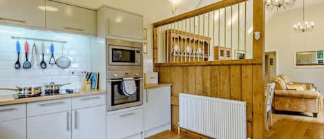 Oven, dishwasher, cookware/dishes/utensils