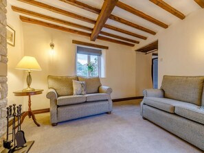 TV, fireplace - 4 Bed in Matlock (oc-85450) (Brassington)