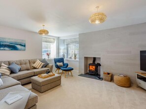 TV, fireplace - 3 Bed in Elgin (oc-85476) (Burghead)