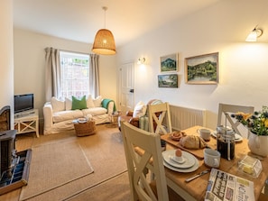 TV, fireplace - 1 Bed in Abergavenny (oc-85601) (Grosmont)