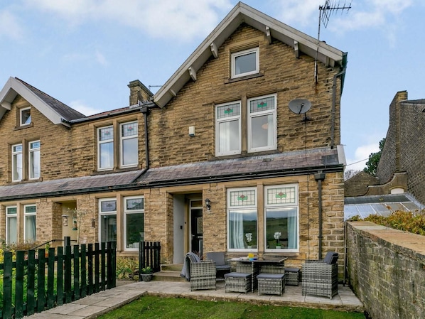 Exterior - 4 Bed in Holmfirth (oc-86032) (Holmfirth)