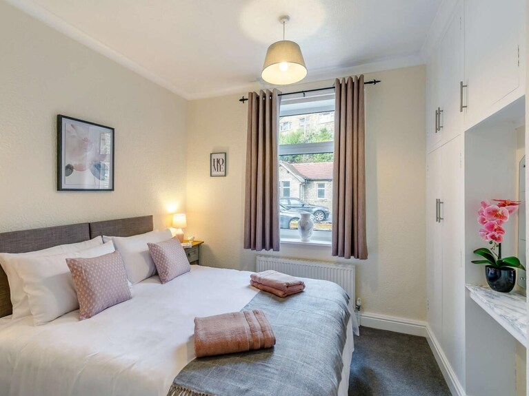 4 Bed In Holmfirth (Oc-86032) - Holmfirth