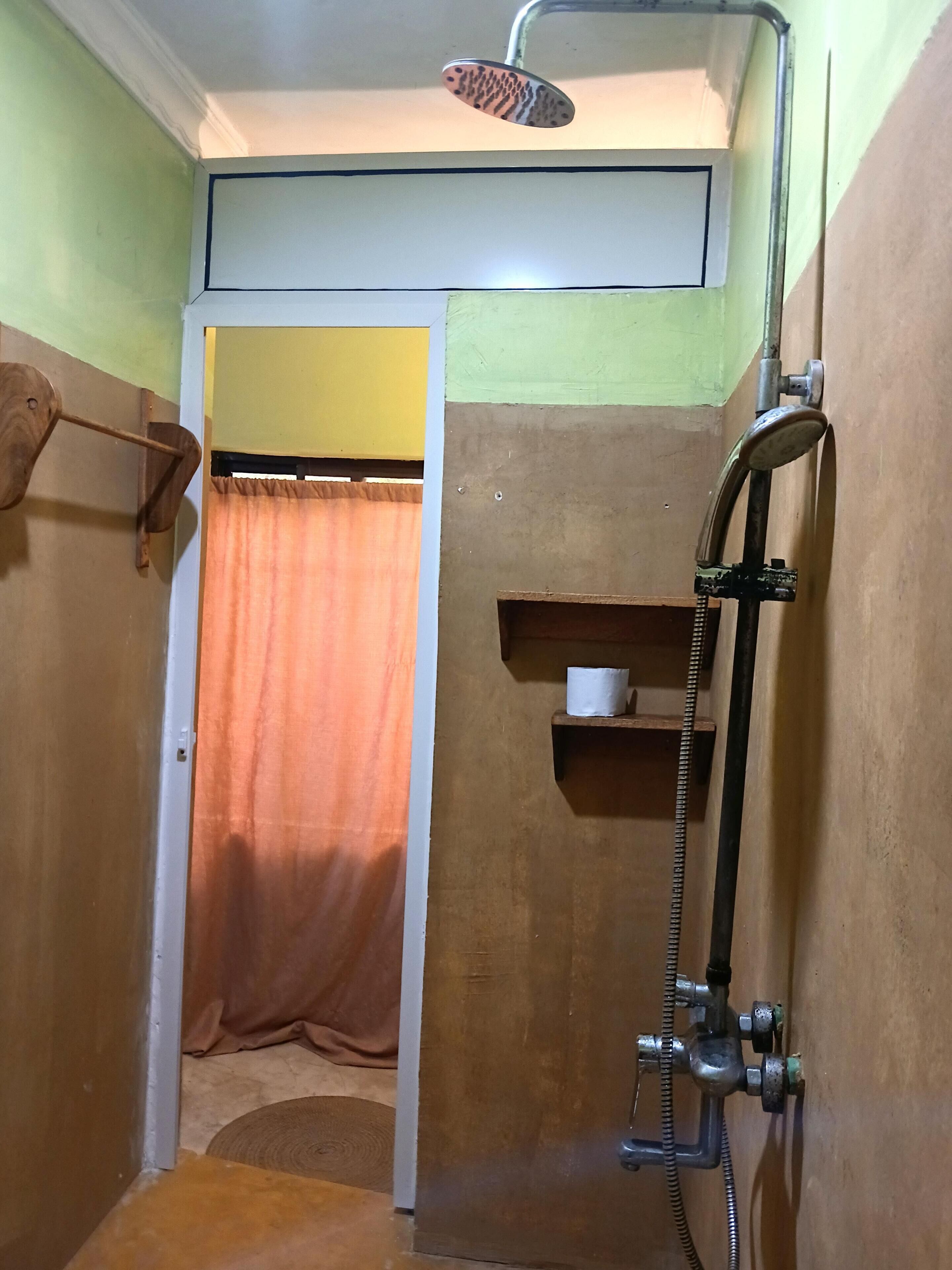 Classic Double Room, Pool View | Bathroom