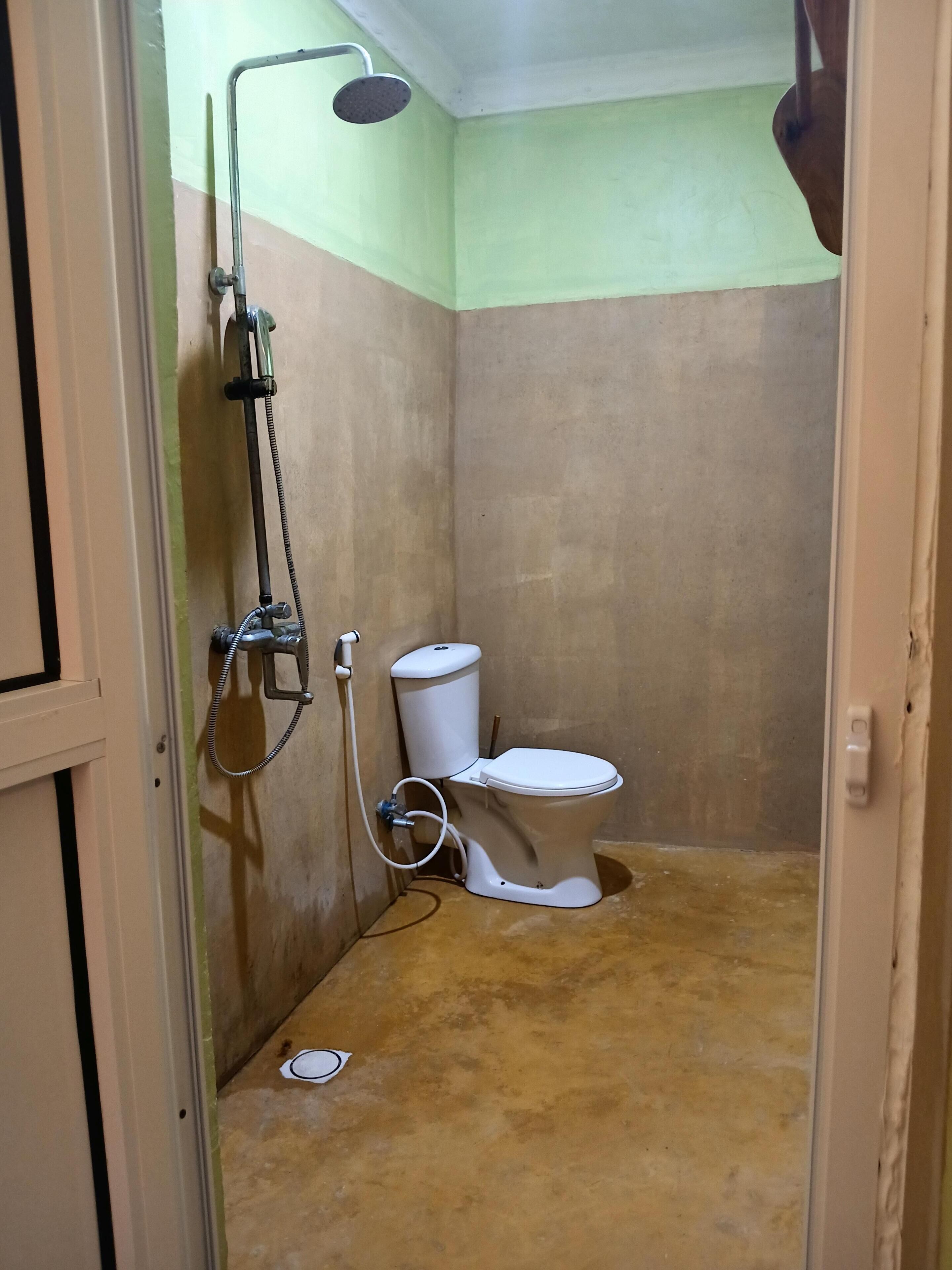 Shower, free toiletries, towels, soap