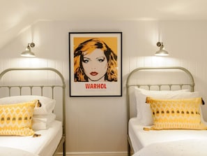 Travel crib, free WiFi, bed sheets - 3 Bed in Whitstable (oc-86082) (Whitstable)