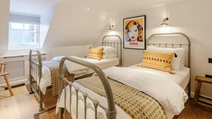 3 室のベッドルーム、旅行用ベビーベッド、WiFi (無料)、ベッドシーツ