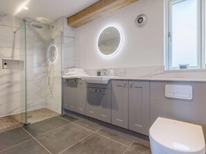 A modern bathroom with a glass shower enclosure, a vanity with a marble countertop, and a toilet. - 1 Bed in Bridgwater (oc-86623) (Broomfield)