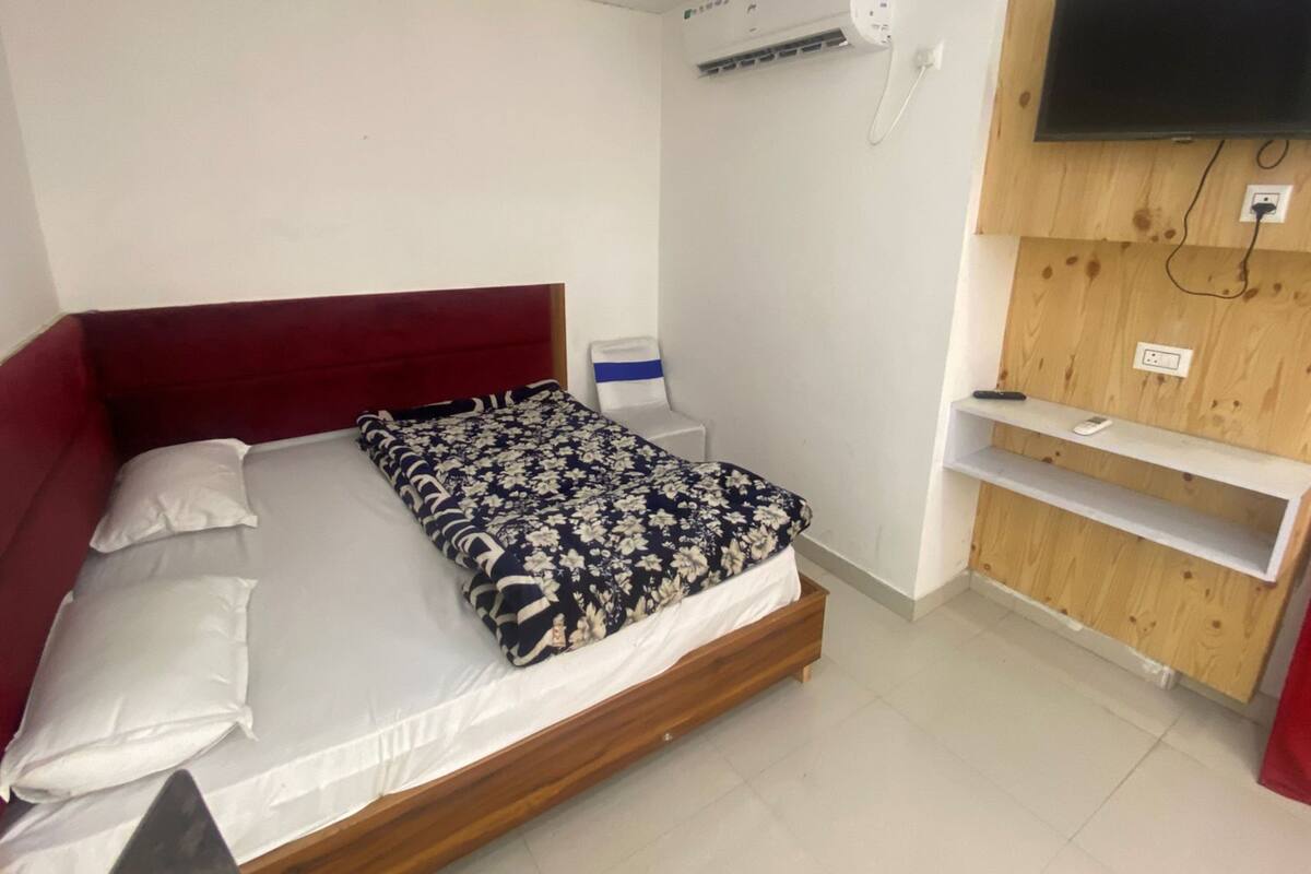 Standard Room | Laptop workspace, rollaway beds (surcharge), WiFi (free), bed sheets