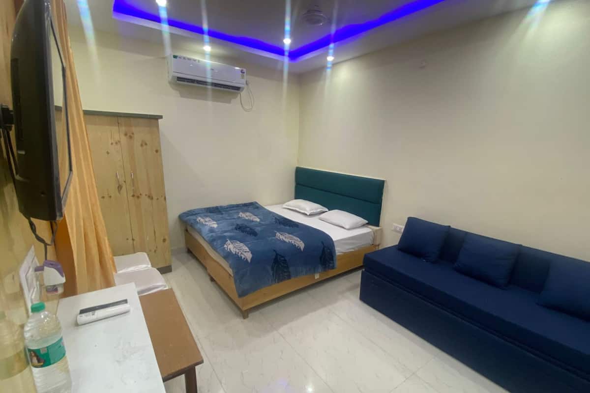 Laptop workspace, rollaway beds (surcharge), WiFi (free), bed sheets