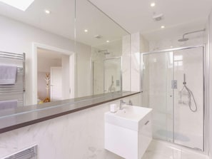 Bathroom - 3 Bed in Hythe (oc-87167) (Hythe)