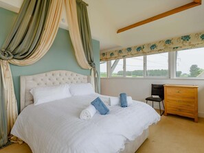 Travel cot, free WiFi, bed sheets - 4 Bed in Newport (oc-87819) (Newport)