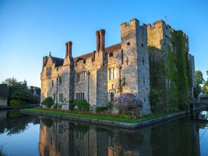 A historic stone castle with multiple towers, a moat, and a flag on top. - 2 Bed in Westerham (oc-88626) (Westerham Civil Parish)