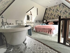 Travel cot, free WiFi, bed sheets - 2 Bed in Westerham (oc-88626) (Westerham Civil Parish)