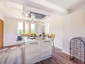 Oven, dishwasher, cookware/dishes/utensils - 4 Bed in Skipton (oc-89095) (Starbotton)