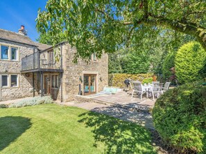 Outdoor dining - 4 Bed in Skipton (oc-89095) (Starbotton)