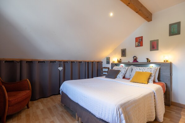 Unclassified image, 1 of 31, button