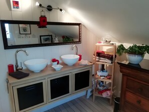 Bathroom - Guesthouse “Au Pré Saônier” with Wi-Fi (Corre)