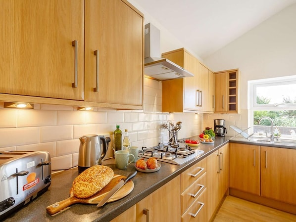 Microwave, oven, dishwasher, high chair - 3 Bed in Llandudno (oc-89331) (Llandudno)