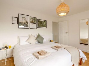 Iron/ironing board, travel cot, free WiFi, bed sheets - 3 Bed in Llandudno (oc-89331) (Llandudno)