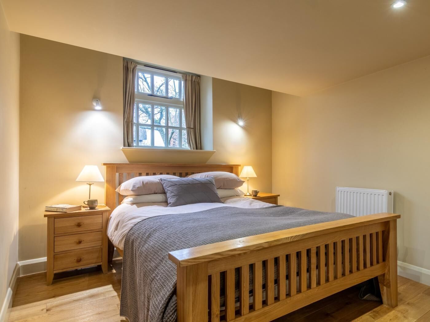 2 bedrooms, travel cot, free WiFi, bed sheets