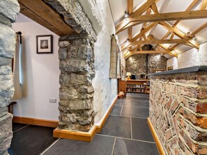 A stone-walled corridor with a wooden ceiling and a bookshelf. - 3 Bed in St Florence (oc-fb176) (Saint Florence)