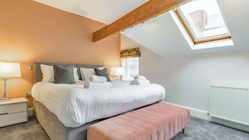 2 bedrooms, WiFi (free), bed sheets