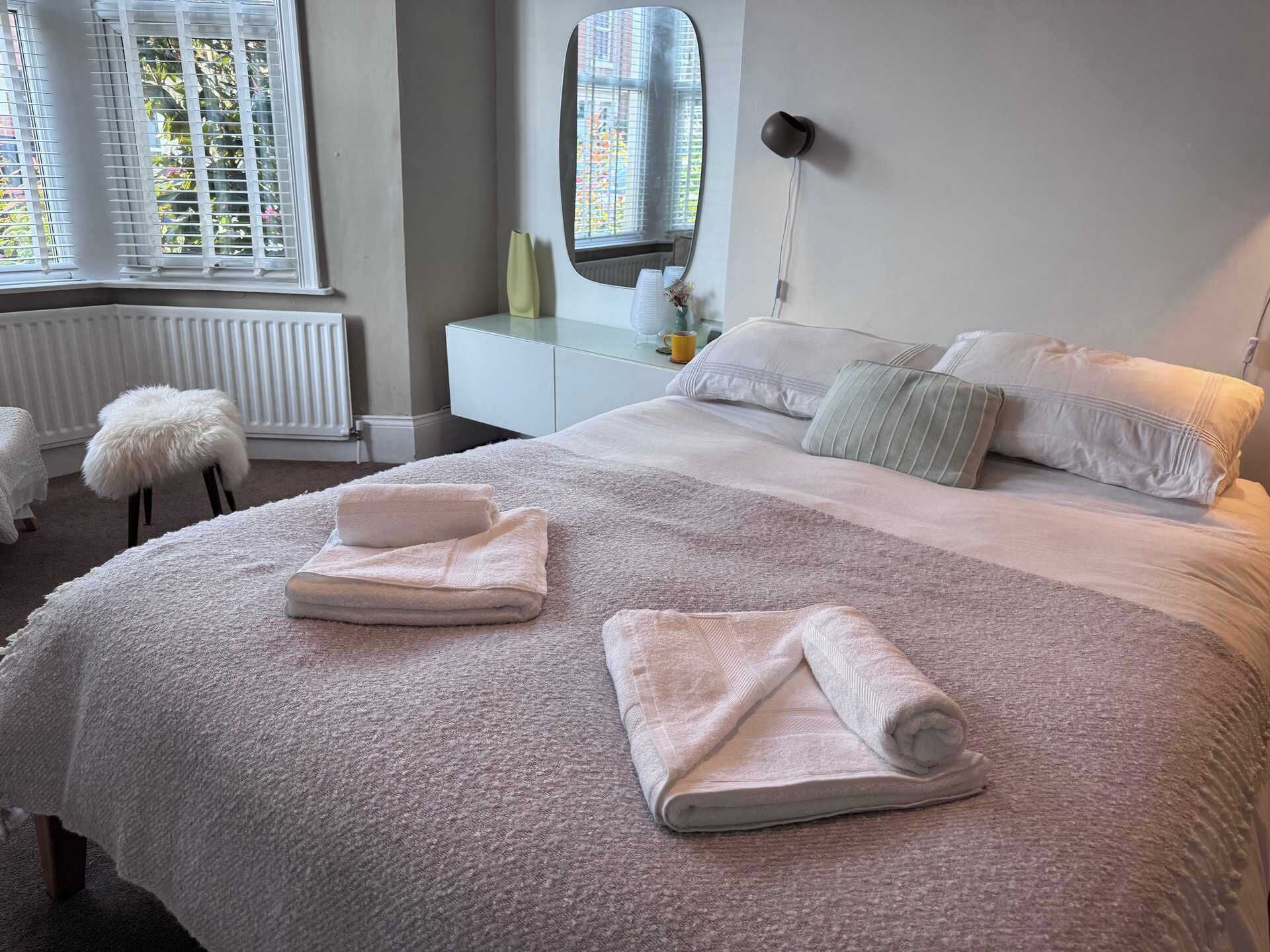 1 slaapkamer, een strijkplank/strijkijzer, internet, beddengoed