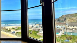 Unclassified image, 3 of 19, button - 4 Bed in Redruth (oc-26386) (Portreath)