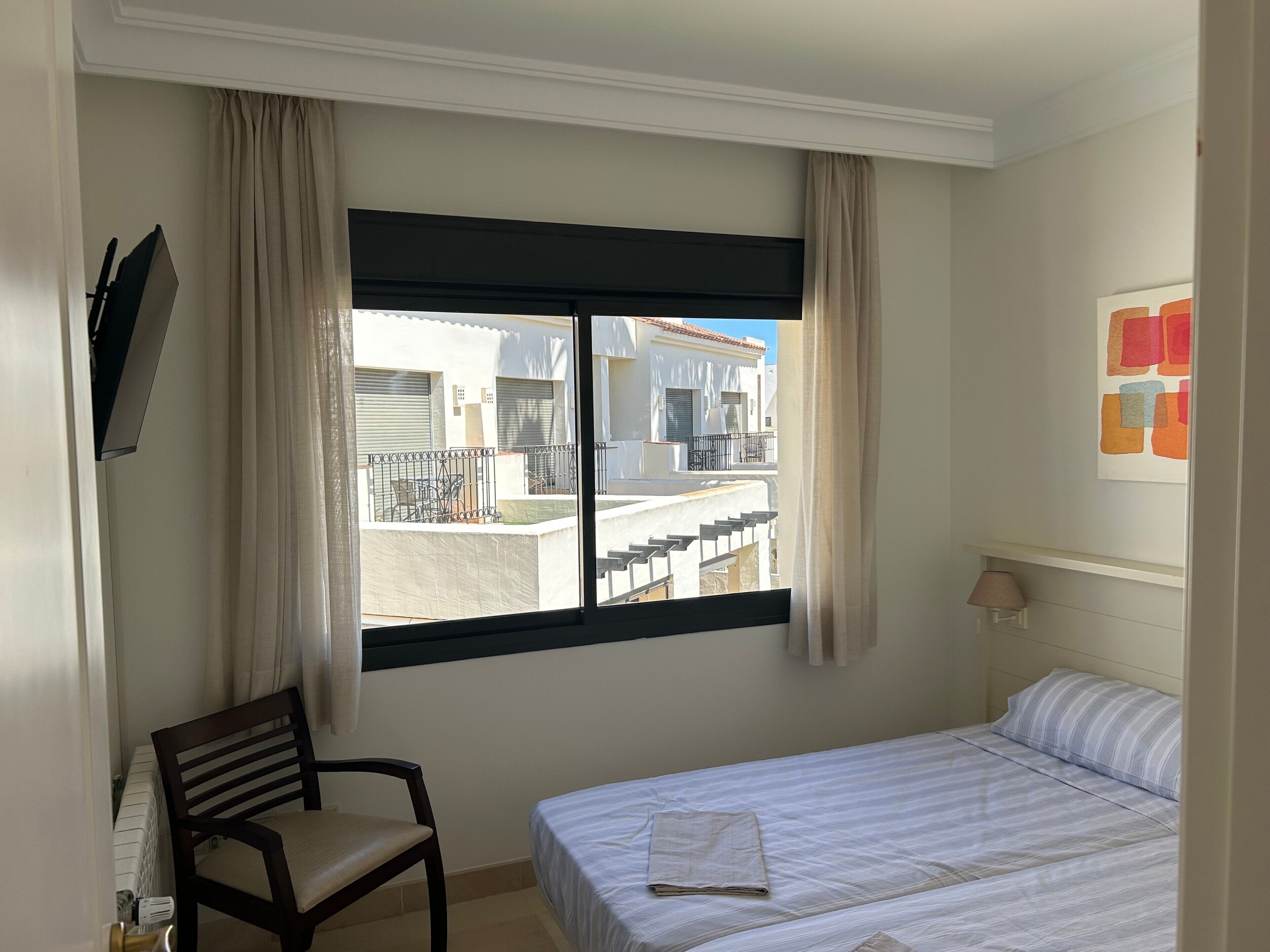 2 室のベッドルーム、アイロン / アイロン台、WiFi、ベッドシーツ