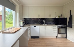 Coffee/tea maker, fridge, microwave, oven - Beautiful home in Munkfors with WiFi (Munkfors)