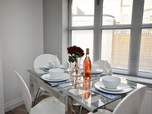 Dining - 3 Bed in Plymouth (oc-39989) (Plymouth)
