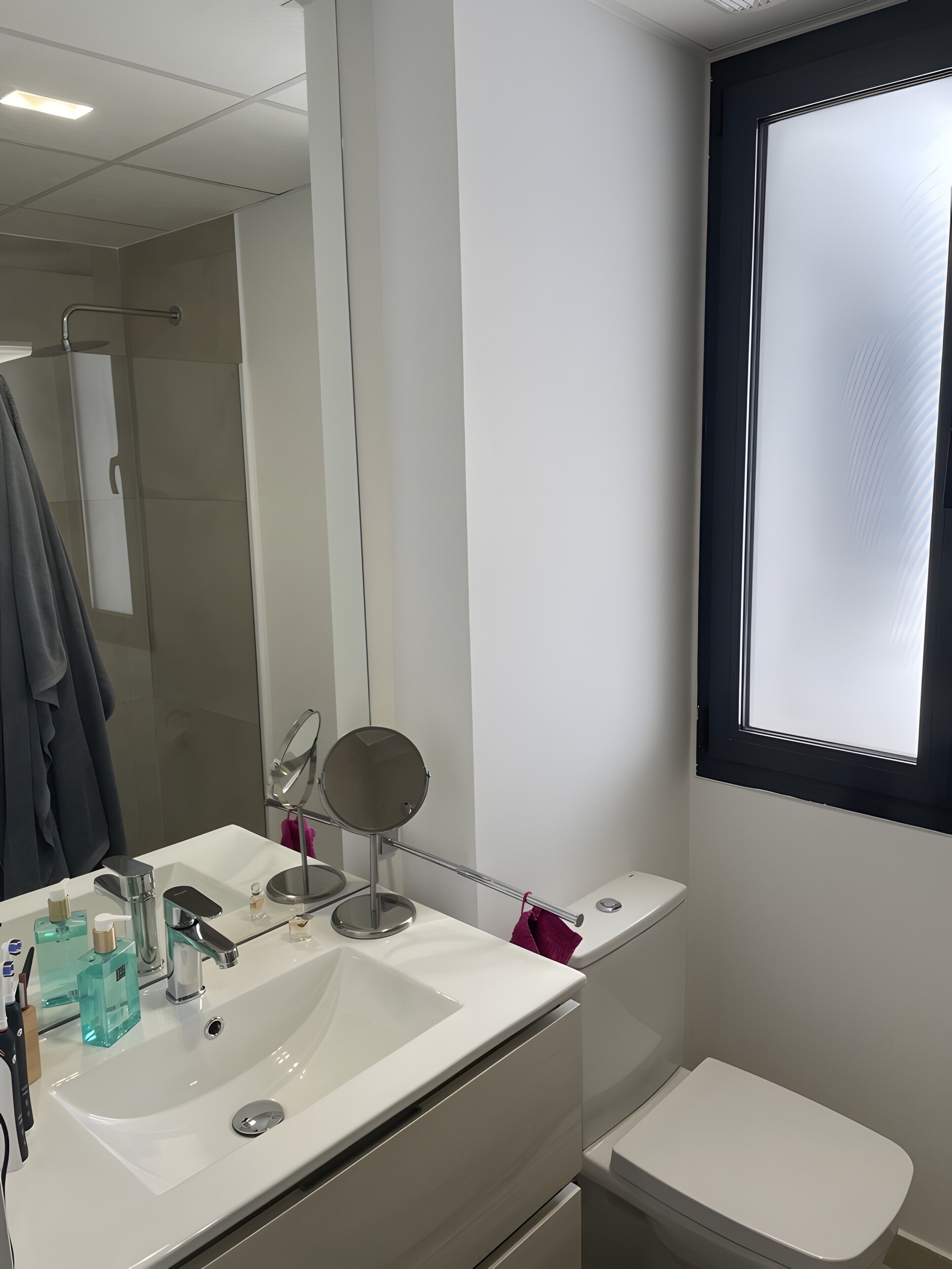 Shower, towels