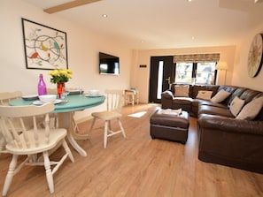 TV - 1 Bed in Axminster (oc-40772) (Chardstock)
