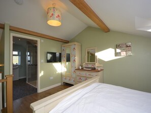 Iron/ironing board, travel cot, free WiFi, bed sheets - 1 Bed in Axminster (oc-40772) (Chardstock)