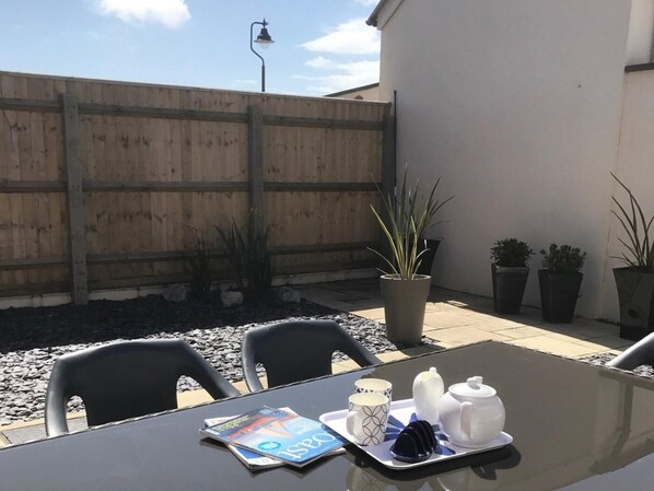 Outdoor dining - 3 Bed in Newquay (oc-42670) (Newquay)