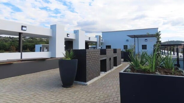 Terrace/patio - Cozy 1-bedroom apartment in superb Pretoria with gym, pool (Pretoria)
