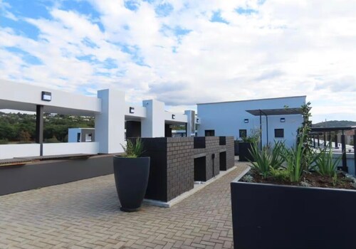 Cozy 1-bedroom apartment in superb Pretoria with gym, pool