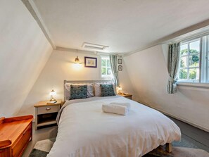 A bedroom with a large bed, two bedside tables, a nightstand, a window with curtains, and a ceiling light. - 2 Bed in Rye- (oc-46895) (Brede)