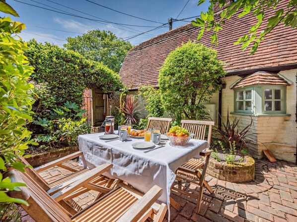 Outdoor dining - 2 Bed in Rye- (oc-46895) (Brede)