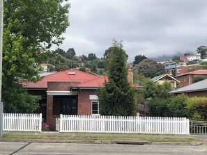 Exterior - Centrally located! 6 mins to city. Cozy Art Deco renovated family- size house. (Lenah Valley)