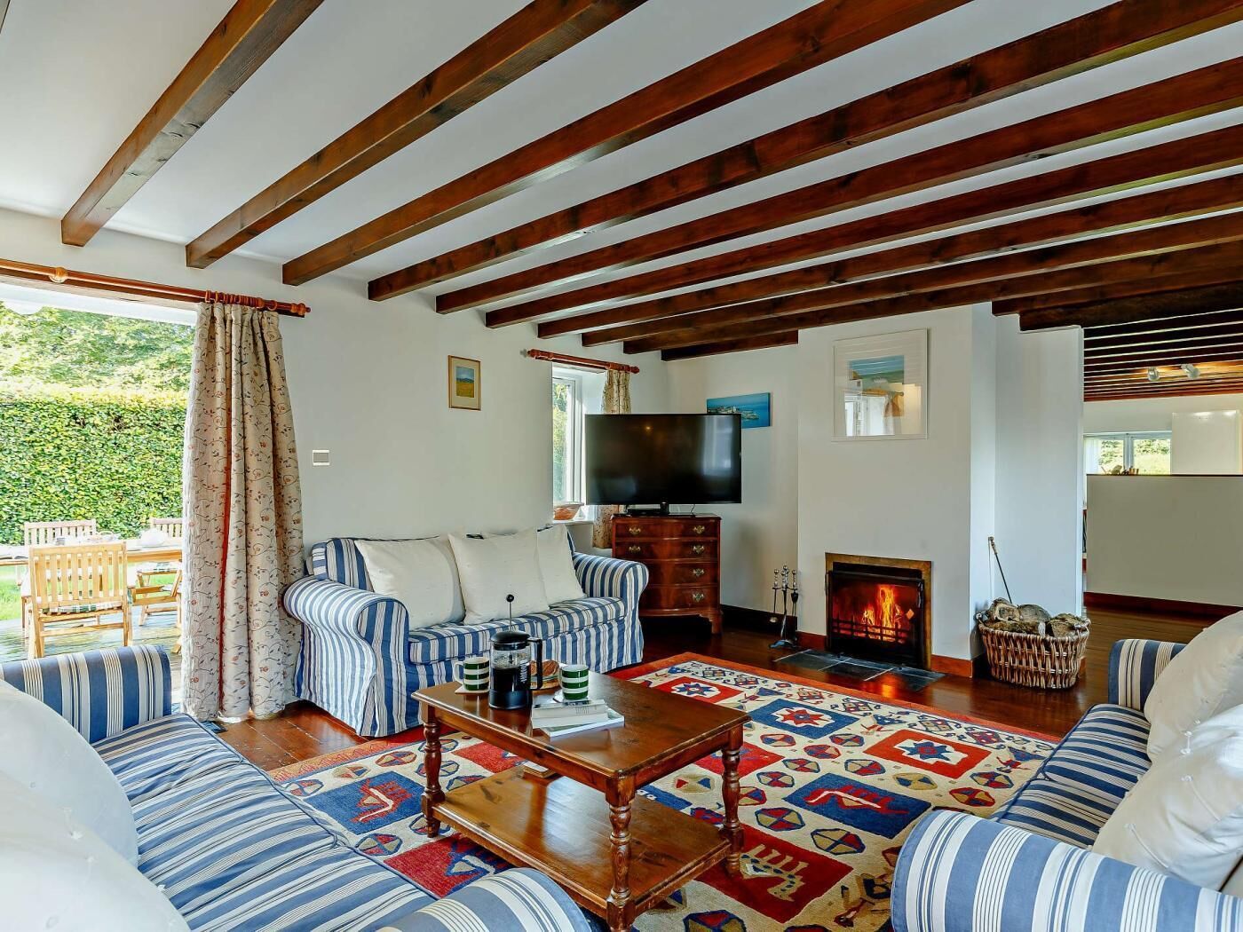 TV, fireplace