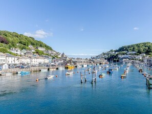 A harbor with boats, buildings, and a hilly backdrop. - 4 Bed in Liskeard (oc-47668) (Liskeard)